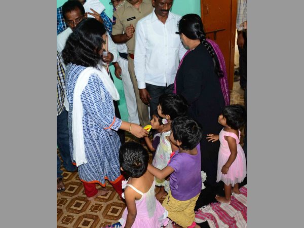  చిన్నారులకు వాతలు