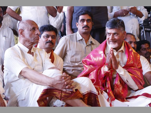 గవర్నర్ నర్సింహన్, సీఎం చంద్రబాబు
