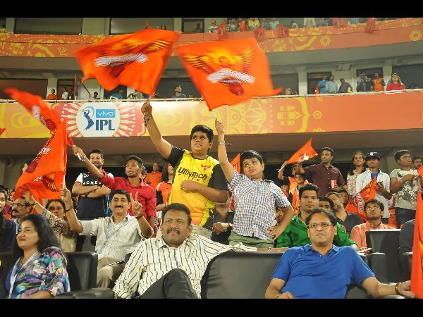 సన్రైజర్స్ హ్యాట్రిక్: మెరిసిన కేసీఆర్ మనవడు, నగర్ మేయర్ బొంతు సన్రైజర్స్ హ్యాట్రిక్: మెరిసిన కేసీఆర్ మనవడు, నగర్ మేయర్ బొంతు