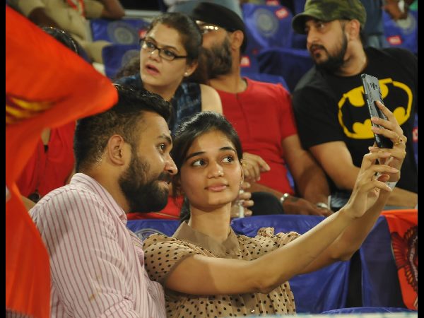 సన్రైజర్స్ హ్యాట్రిక్: మెరిసిన కేసీఆర్ మనవడు, నగర్ మేయర్ బొంతు సన్రైజర్స్ హ్యాట్రిక్: మెరిసిన కేసీఆర్ మనవడు, నగర్ మేయర్ బొంతు