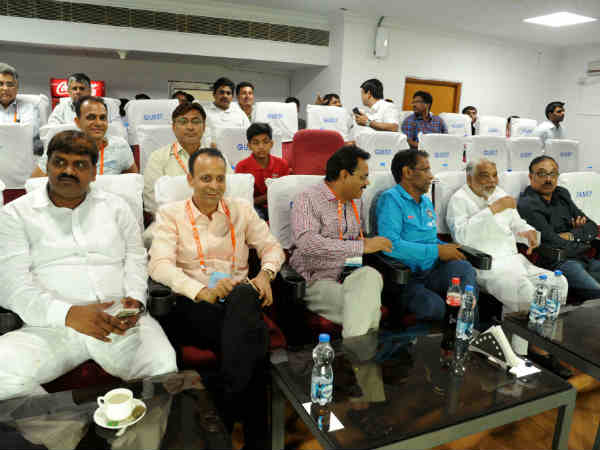 సన్రైజర్స్ హ్యాట్రిక్: మెరిసిన కేసీఆర్ మనవడు, నగర్ మేయర్ బొంతు సన్రైజర్స్ హ్యాట్రిక్: మెరిసిన కేసీఆర్ మనవడు, నగర్ మేయర్ బొంతు