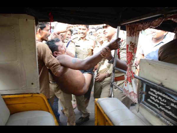  కిరోసిన్‌ పోసుకుని ఆత్మహత్యకు యత్నించిన చిరువ్యాపారి 