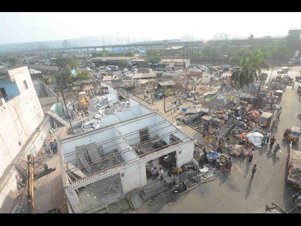 కిరోసిన్‌ పోసుకుని ఆత్మహత్యకు యత్నించిన చిరువ్యాపారి 