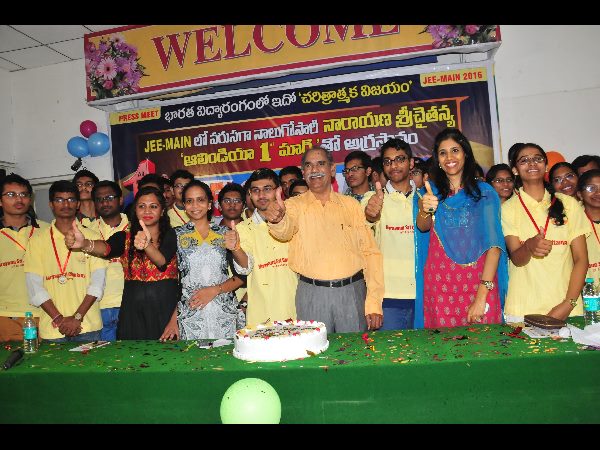 'టాప్' లేపిన తెలుగు విద్యార్ధులు