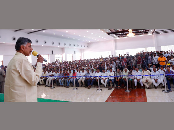 బుడ్డా చేరికతో రాజీపడ్డ భూమా, శిల్పా బుడ్డా చేరికతో రాజీపడ్డ భూమా, శిల్పా