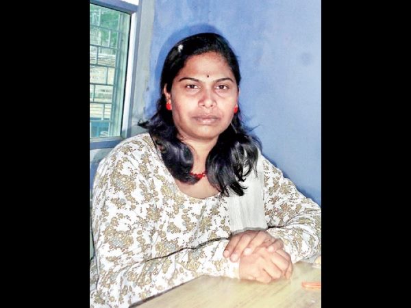 ysrcp leader varalaxmi murder case chased by police