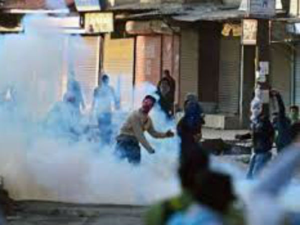 Kashmir firing incident: Handwara girl says local youths molested her, not Army soldier Kashmir firing incident: Handwara girl says local youths molested her, not Army soldier