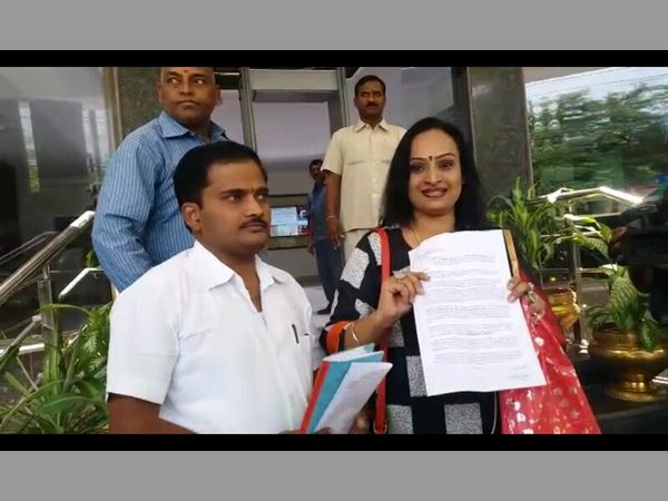 పూజిత, విజయ గోపాల్