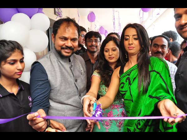 సంజన సందడి