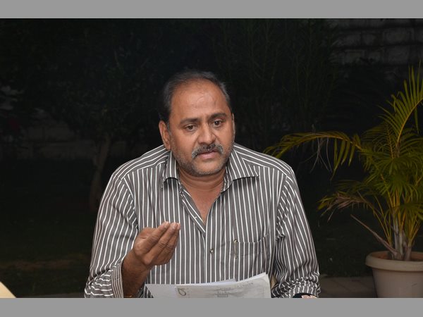 దేవి తండ్రి నిరంజన్ రెడ్డి