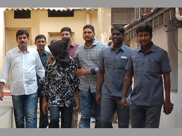 నిందితుడు జితేందర్ ను పట్టుకున్న టాస్కఫోర్స్ నిందితుడు జితేందర్ ను పట్టుకున్న టాస్కఫోర్స్