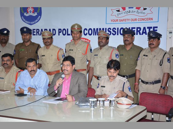 పోలీసు అధికారులు