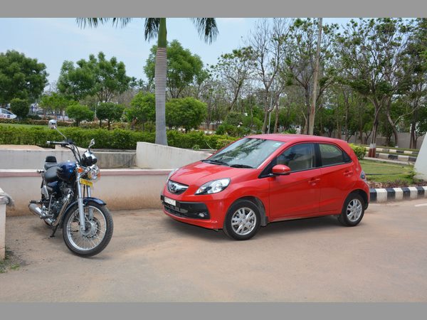 కారు, బైక్ స్వాధీనం