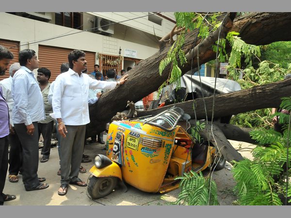ఈదురు గాలులు