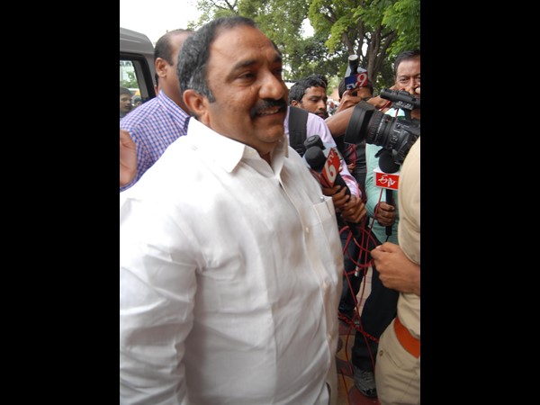  తెలుగు రాష్ట్రాల్లో టీడీపీ, వైసీపీ నేతలకే ఎందుకీ శీల పరీక్ష?