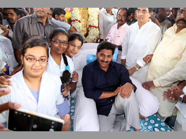 జగన్ దీక్ష