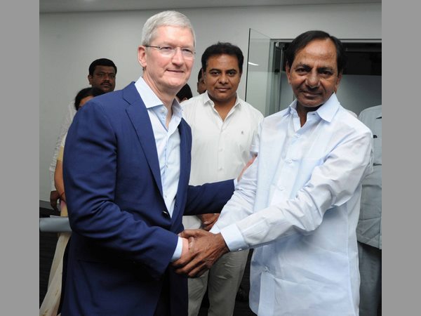 కుక్‌తో సీఎం కెసిఆర్