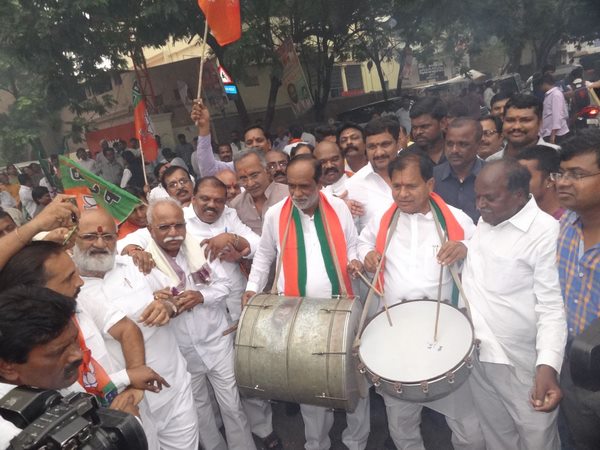 అసోం బీజేపీ గెలుపు సంబరాలు హైదరాబాదులో..