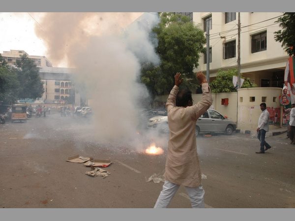 అసోం బీజేపీ గెలుపు సంబరాలు హైదరాబాదులో..