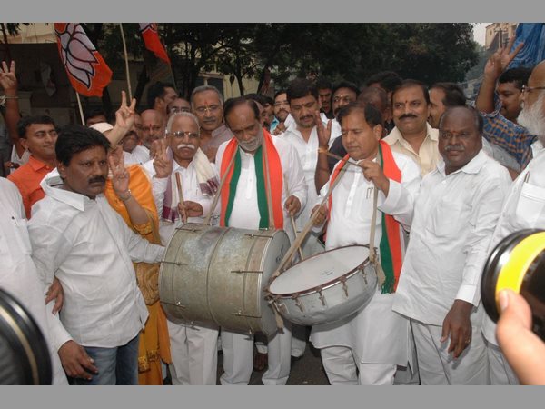 అసోం బీజేపీ గెలుపు సంబరాలు హైదరాబాదులో..