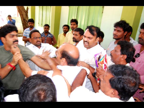 తెలుగు తమ్ముళ్ల రచ్చ