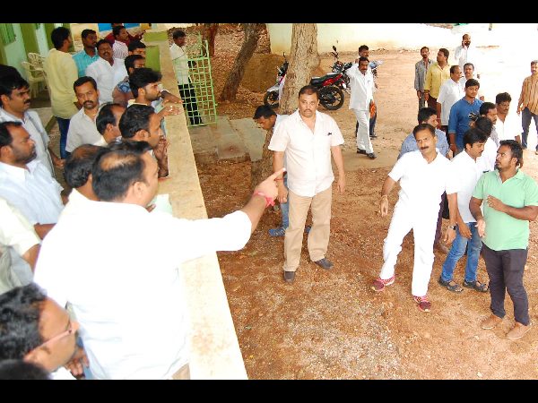 తెలుగు తమ్ముళ్ల రచ్చ