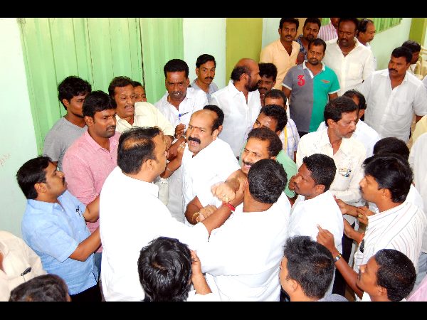 తెలుగు తమ్ముళ్ల రచ్చ