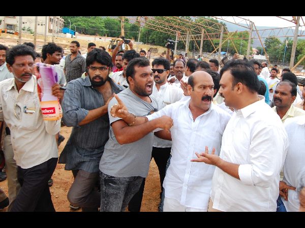 తెలుగు తమ్ముళ్ల రచ్చ