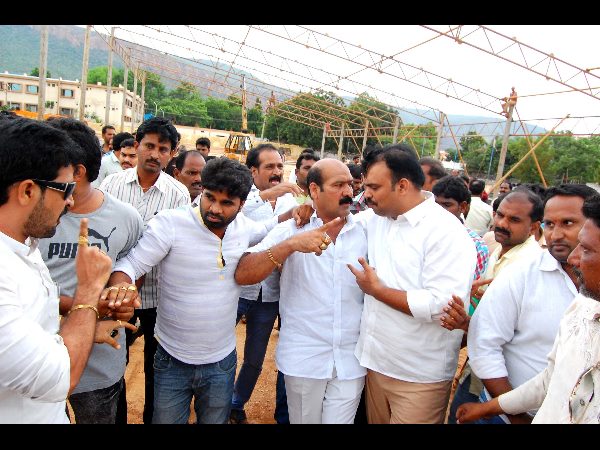 తెలుగు తమ్ముళ్ల రచ్చ