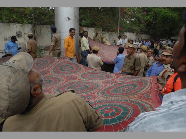 యువకుల హల్‌చల్