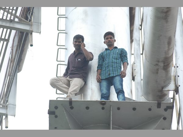 యువకుల హల్‌చల్