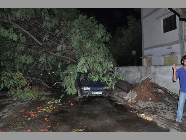  పగిలిన పైప్ లైన్