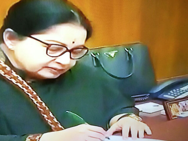  జయలలిత ప్రమాణం