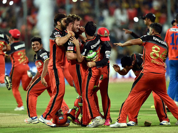  ఫైనల్‌కు బెంగుళూరు: డివిలియిర్స్ విధ్వంసకర బ్యాటింగ్