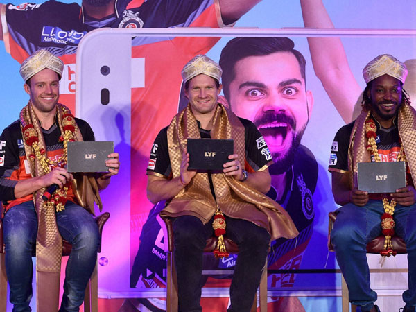  ఫైనల్‌కు బెంగుళూరు: డివిలియిర్స్ విధ్వంసకర బ్యాటింగ్