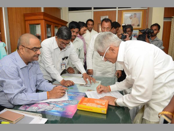 జగన్కు ప్రకాశం షాక్: టీడీపీలోకి మరో ఇద్దరు జగన్కు ప్రకాశం షాక్: టీడీపీలోకి మరో ఇద్దరు