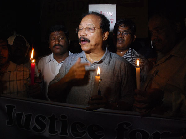 Devi parents, friends allege murder Devi parents, friends allege murder