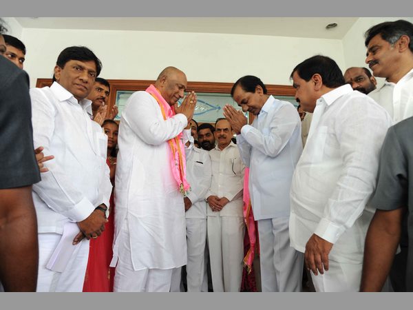 టీఆర్ఎస్‌లో చేరిన టీడీపీ ఎంపీ మల్లారెడ్డి