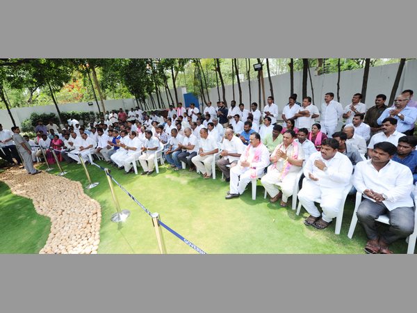  టీఆర్ఎస్‌లో చేరిన టీడీపీ ఎంపీ మల్లారెడ్డి