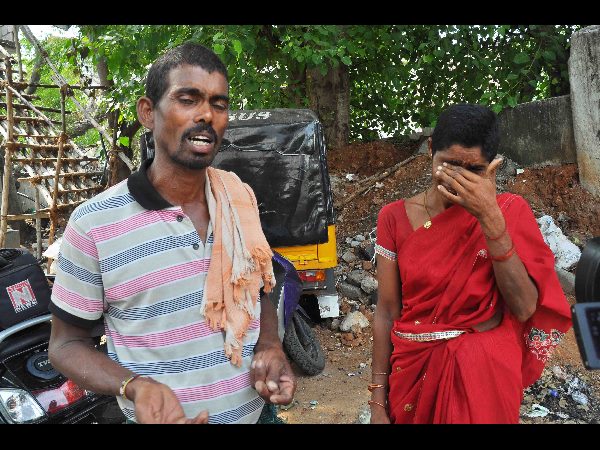  ఓ తండ్రి కన్నీటి గాథ: ఎట్టకేలకు మృతదేహాన్ని అప్పగించారు 