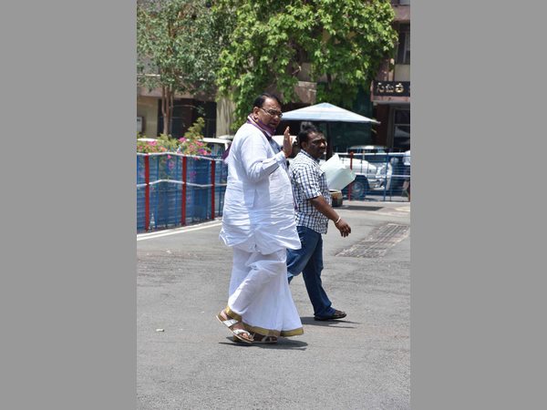  కుట్రల చేస్తోంది