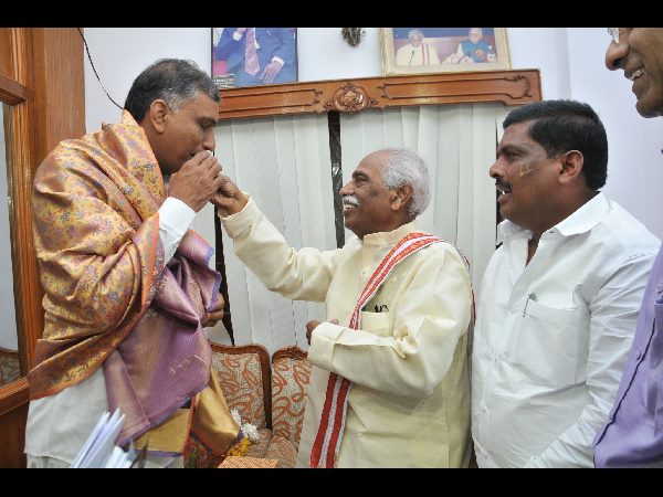 దత్తాత్రేయతో హరీశ్