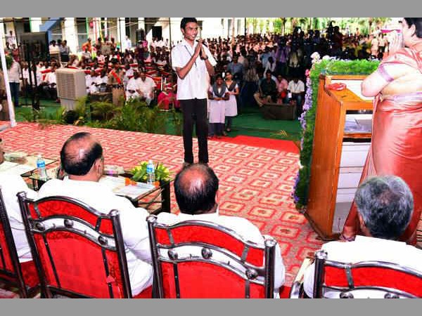 ఇరకాటంలో పురంధేశ్వరి