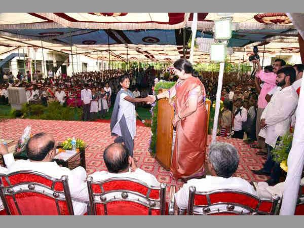 స్మృతి ఇరానీ ఇలా....