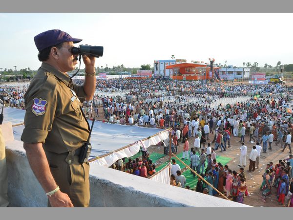 టీఆర్ఎస్ కుటుంబ పాలనపై అమిత్ షా నిప్పులు టీఆర్ఎస్ కుటుంబ పాలనపై అమిత్ షా నిప్పులు