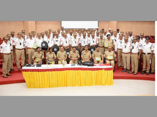 ట్రెండ్ సెట్ చేస్తోన్న సైబరాబాద్ పోలీస్ కమిషనరేట్.. (పిక్చర్స్)