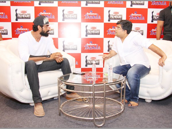 సెల్ఫీలకు పోటీ