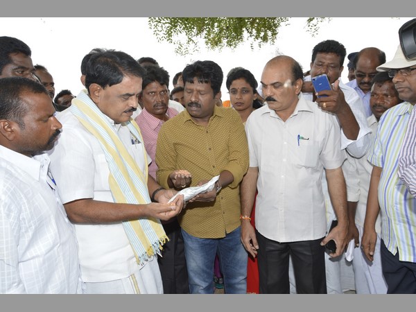 ప్రజలతో పల్లె