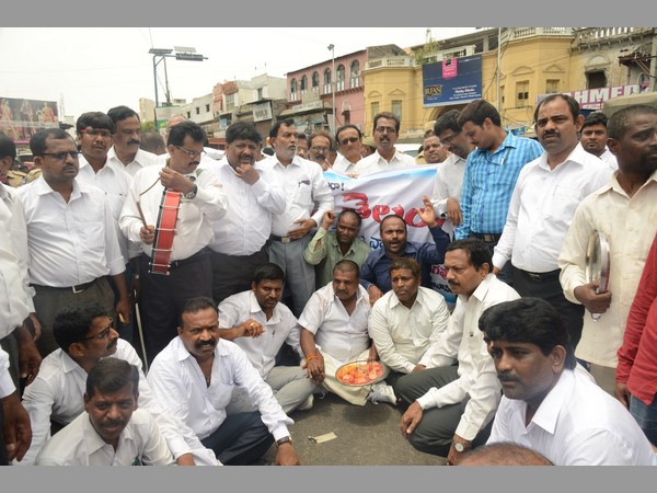 హైటెన్షన్ వాతావరణంలో 'ఛలో హైకోర్టు'.. ఆందోళన సక్సెస్ (పిక్చర్స్)