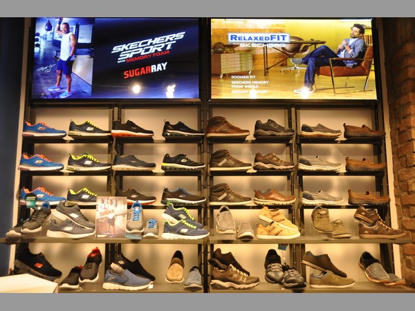 స్కెచర్స్ షోరూం